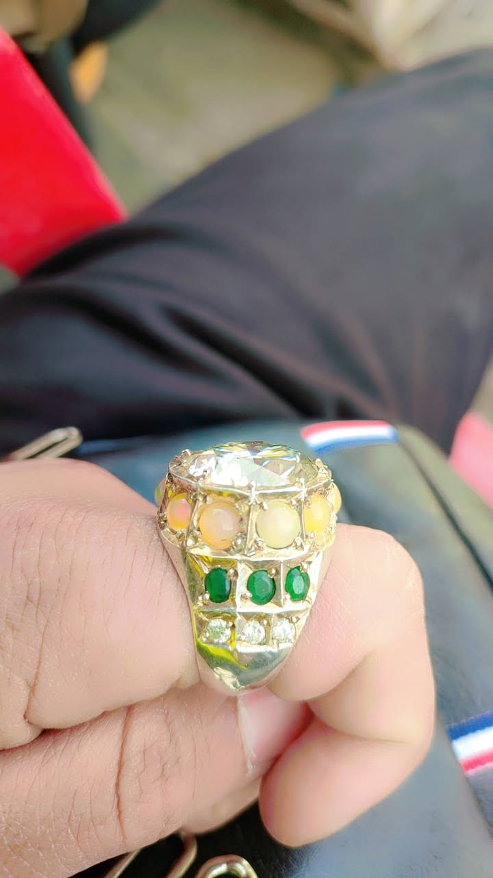 سلام عليكم ورحمه الله وبركاته
مو زنايت قطعتين كدام عينك ثكيلات كلش وصياغات يدويه قفل 600 بدون عمله *********** مره خصت الادمن
