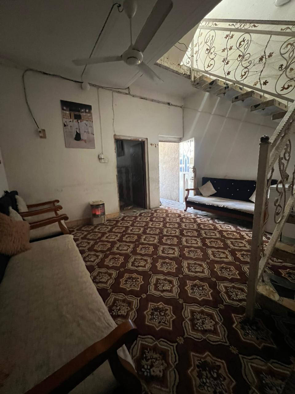 بيت للبيع ميه متر طولاني طابقين استقبال و صالةو صحيات وغرفه  والطابق الثاني غرفتين وصاله وصحيات منطقه الدبيسات قرب كراج بغداد فرع صيدليه ضحى .. ***********
