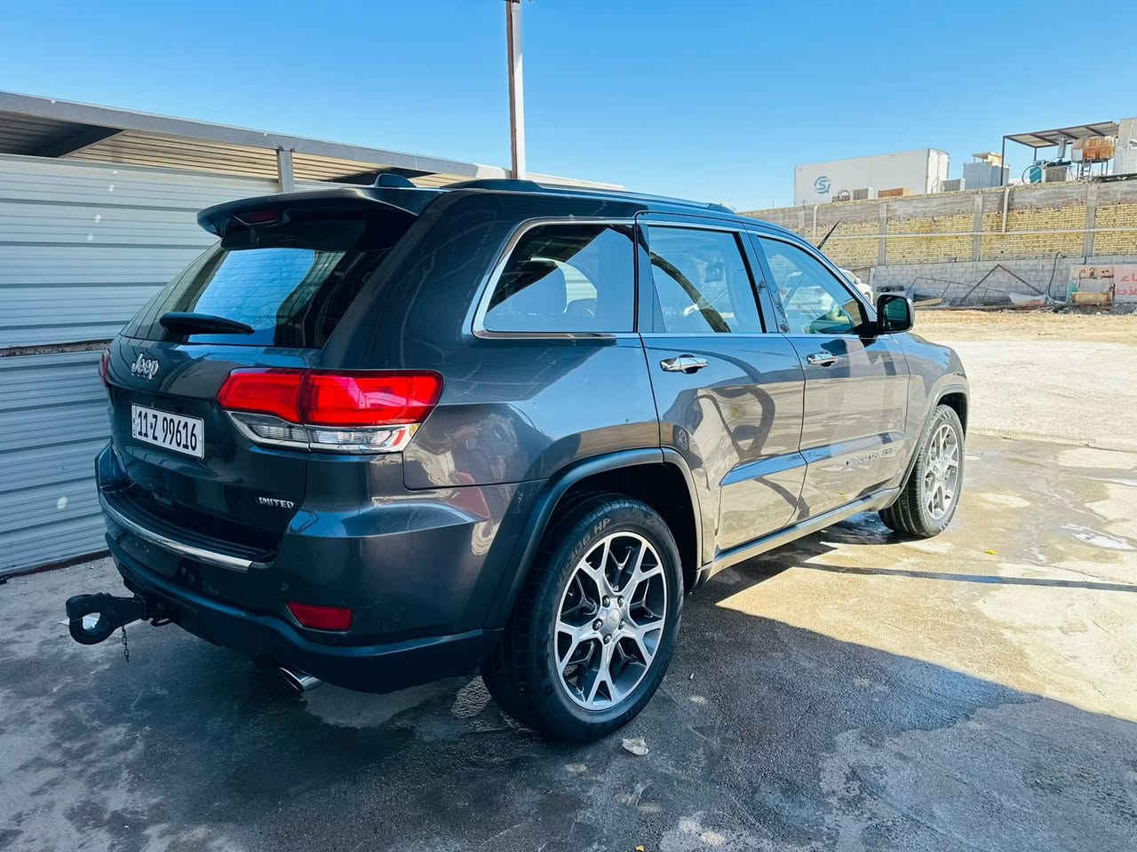 جيب لمتد فول فتحتين موديل 2019 حادثه بنيد وجاملغ امامي جه السايق ماشيه 98 الف كيلو منر يعني مو ميل بالميل تقريباً ب 70 الف ميل تخم تاير حداديه جديده مكينه وكير كفاله سياره خير من الله بسمي بيع او مراوس للاستفسار على الرقم ***********
