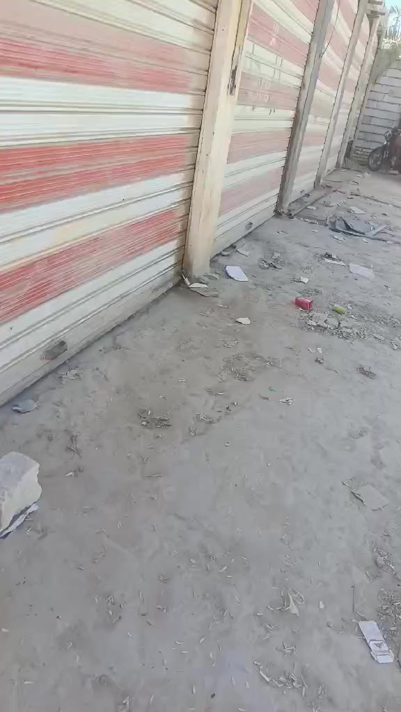 عرصه زراعي للبيع نجف بلكوفه حي الحوزه الصدر الثالث مساحه ٢٥٠ متر بيها خمس محلات على شارعين ركن النزال ٢٢ متر ولواجهيه ١٣ متر للاتصال واتساب ***********
