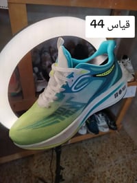 حذاء • مقاس ٤٤ • وزن صفر