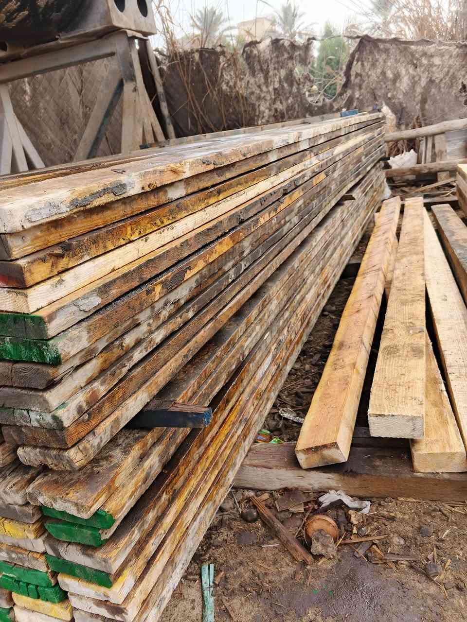 السلام عليكم 8 مكعبات لوح طول 4م انج تارس روسي ومكعب سير طول 3م العنوان حله شارع  80مجاور مؤسسة العين رقم الهاتف ***********
