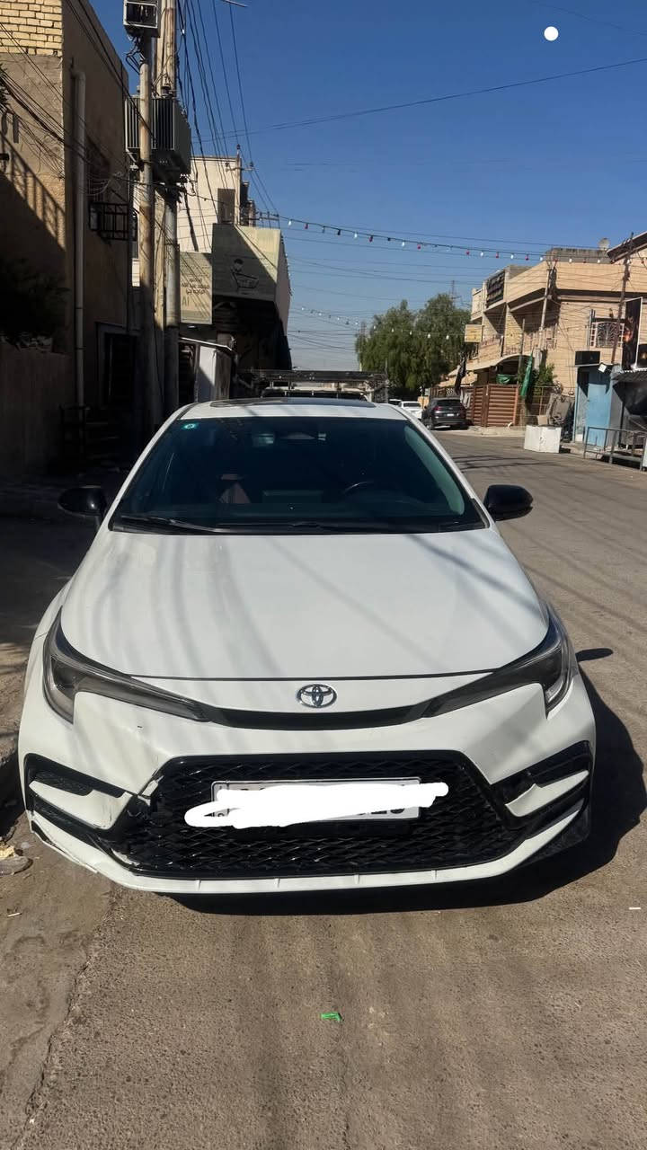 كولا هايبرد موديل 2025 
شكل أمريكي ال S بلاك اديشن 
داخل احمر كشن كهرباء اعلا فئه بل كورلا 
رقم بغداد باسمي تحويل ثاني يوم 
بيها رصعات ماشر عليهن 
و بيها بارد بل جاملغ و طخه بل باب 
مكاني بغداد شهداء البياع 

***********
