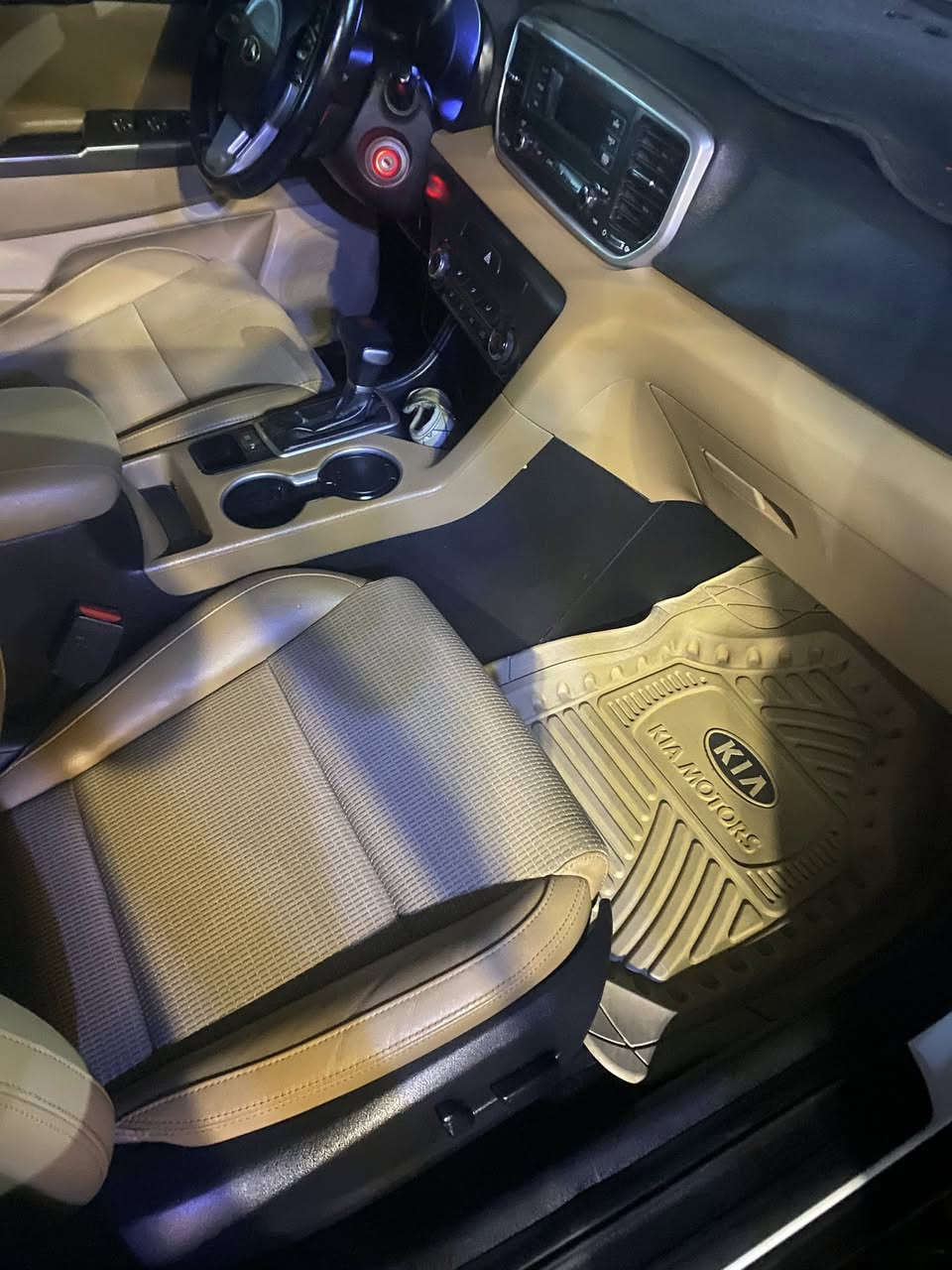 سلام عليكم من رخصه مدير الكروب سبورتج موديل 2020 خليجي مكينه 2000 دوش موصفات كشنات كهربائيه كامره حساس امامي خلفي مري شفط وبيه بعد موصفات تخم تاير جديد قبل أسبوع شديته بسمي بدون ضرر فقط بارد بجاملغ امامي وكلير بسيط يم قبق البانزين سعر 195 اي استفسار اتصل واني حاظر ***********
