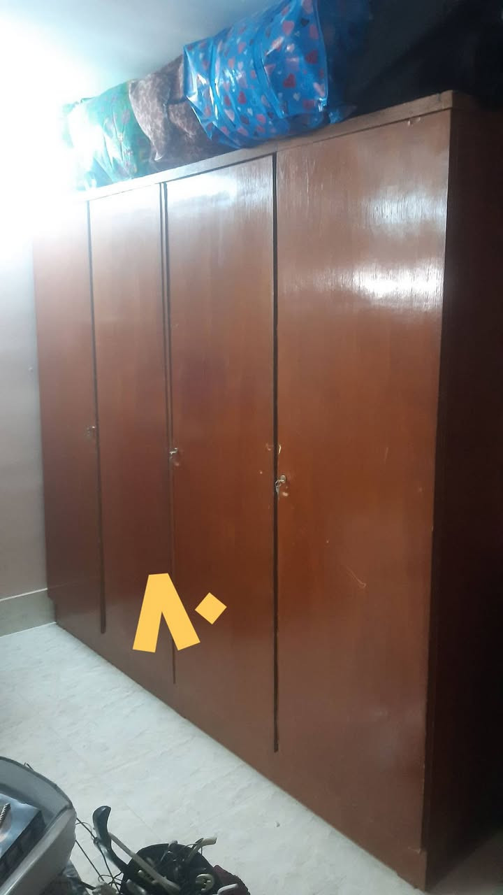 بيع مستعجل!!!
جرابي عدد 2 + كنتور 4 أبواب + ميز تواليت + معرض تلفزيون 2م 
كركوك/ طريق بغداد 
***********
