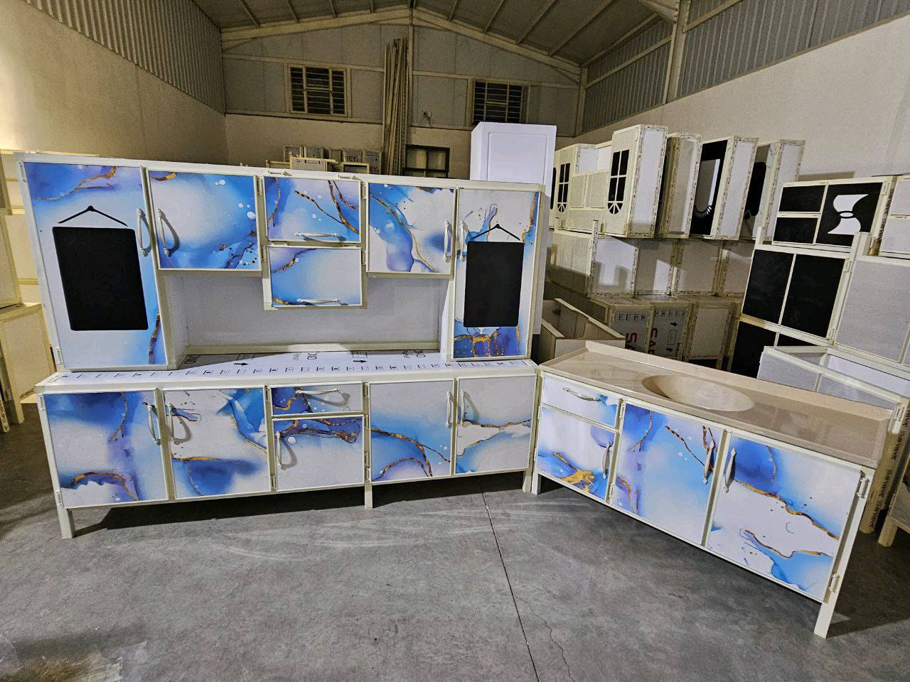 كاونتر ارضي وملحق مترين ونص    مع  سنك متر ونص  مرمر
💥 (المنيوم سوكي)💥


السعر 360 الف 

التوصيل 🚚🚚
الجميع محافظات العراق 

الاحجز والاستفسار راسلو الصفحه