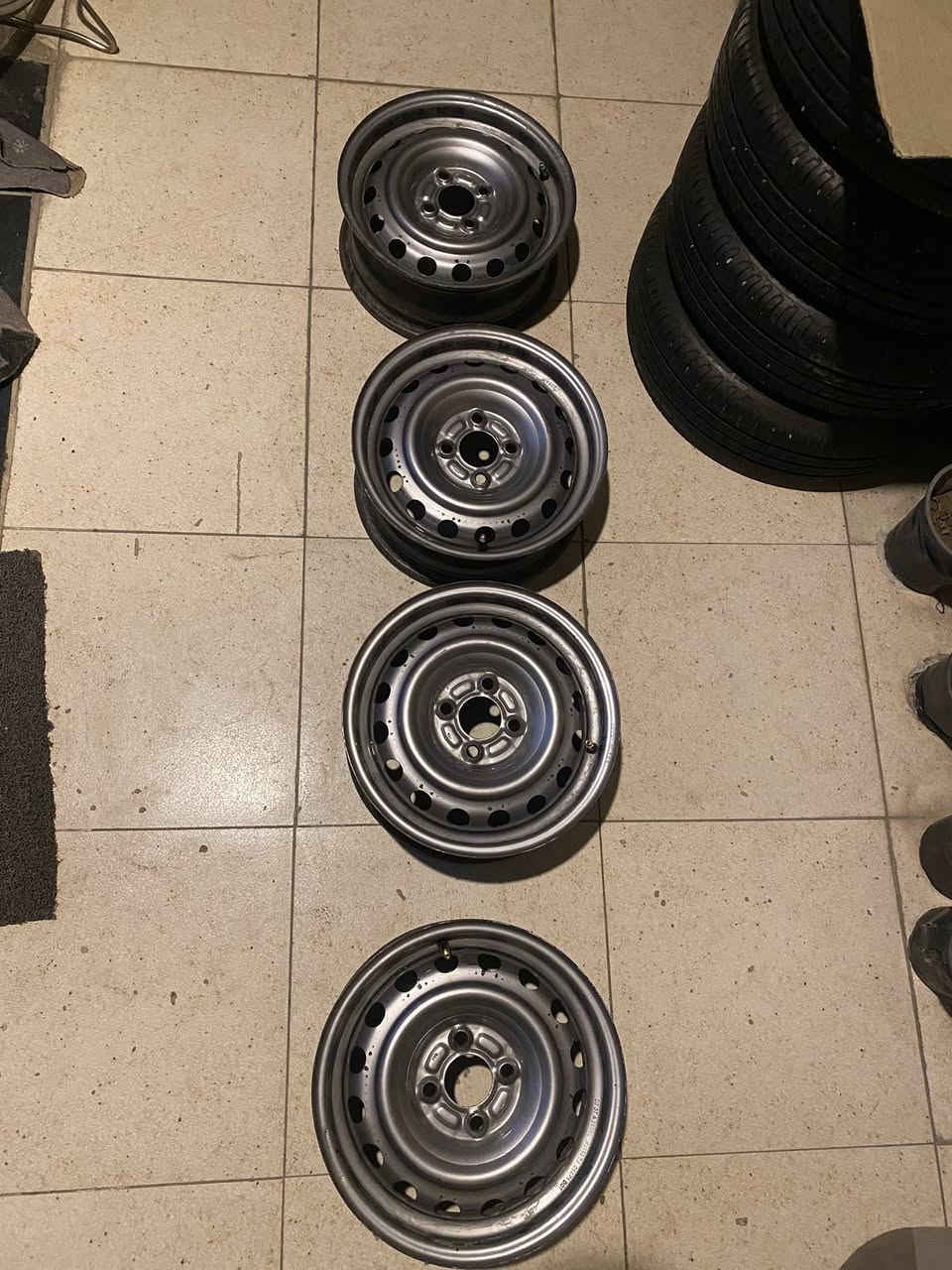 سلام عليكم شباب للبيع تخم وياله نيسان صني هندي حجم ١٤ يطبك عليه جميع الكبات بستثناء الاولدز الشراي يتصل و بالخدمة مكاني بغداد الدورة شارع ٦٠ 

***********
