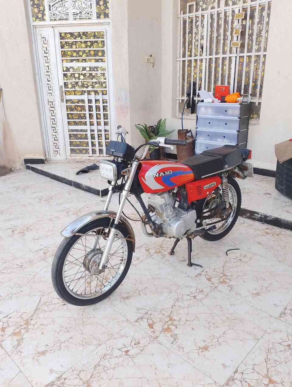 السلام عليكم ورحمة الله وبركاته
دراجه ايراني 2020 مرقم كفاله عامه برغي مامفتوح بيها دراجه نضيفه كلش نضافته شوفة عينك راعيها يريد تحويل تاخذها يوم ثاني داور ماتبقه باسم راعيها سعرها مليون و300 وبيها مجال للشراي واني خادم. مكاني ميسان حي الحسين 

رقم الهاتف ***********
