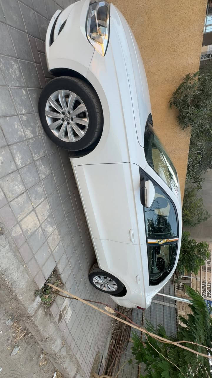 الســـلام عليكـــم 
سيارة فولكس واگن جيته بورا خليجي  2022 للبيع  بسمي  تحويل ثاني يوم السياره مكفوله ومدوشمه ارضيه و كراسي  وصندوق و دشبول  وستيرن وبيه شاشه دايمون 2k فول HD  وكامره جدا واضحه وحساسات  خلفيه وحساس اطارات وحساس توقف يعني تطفه بالزدحام و مثبت سرعه  و ABS ولايت عالي زنون .. والسياره شوفت عينك بالحقيقه بعد احله اني معتني بيه فول كله محسن و دهن موتل اصلي والسياره ماشية 27 الف كيلو يعني جاهزه ماتصرف عليه ربع امانة الله تبريد ثلج ❄️ بعز الصيف وبالمشي رزنه وعزله فول  العنوان  بغداد / الشعب *********** للاستفسار
