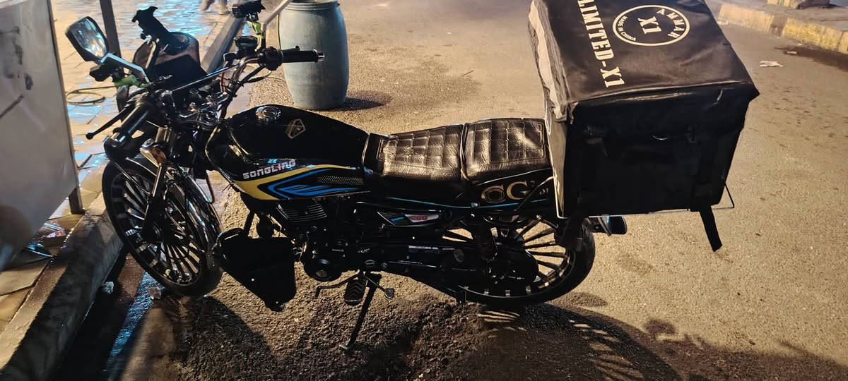 السلام عليكم دراجه لبيع سيفان سونك دراجه نظيفه أمانته الله سعره 850 مكاني بغداد هذا رقمي ***********
