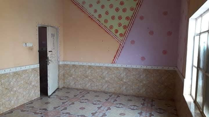 السلام عليكم...بيت للايجار في أبي الخصيب منطقة البهادرية..كوت الزاير..
يتكون من غرفتين وصالة كبيرة ومطبخ..
وكراج كبير مع حديقة صغيرة ووجود غرفة في الطابق الثاني مخزن...
سعر الايجار 500 قفل...
يفرغ البيت من المؤجر في نهاية الشهر 
شرط عائلة صغيرة...


**إذا كنت صاحب هذا الإعلان وتريد حذفه لأي سبب، رجاءا أرسل رسالة إلى الدعم الفني**