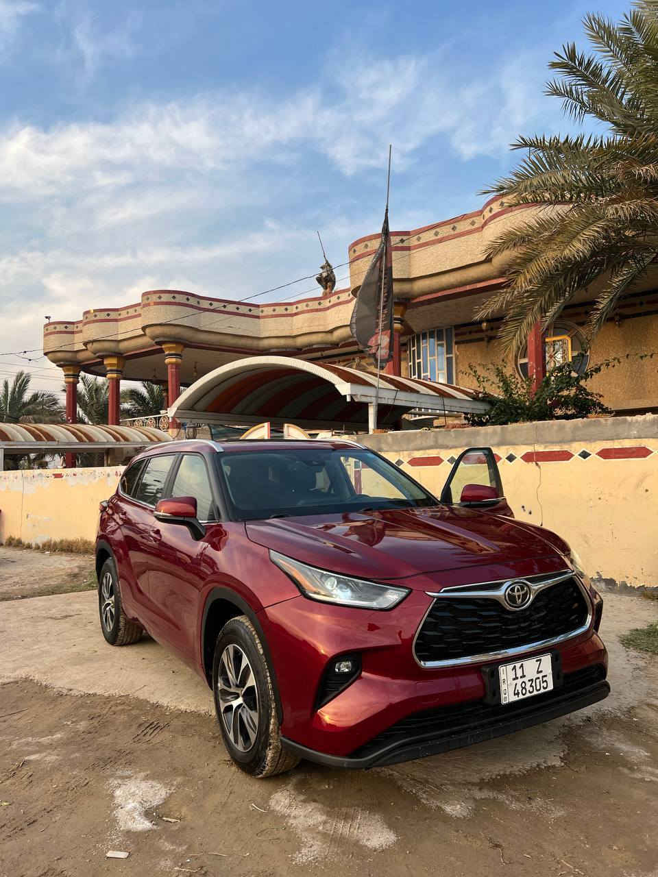 Toyota Highlander 2023XLEالسلام وعليكم
حجم المحرك 4 سلندر (2.5L) توربو 

🔴عدد المقاعد 7 راكب  

🔴المواصفات :

بصمة تشغيل
بصمة ابواب
صندوق شفط كهربائي
رادار امامي (تحديد مسار)
رادار جانبي (نقاط عمياء)
رادار خلفي (التحذير من الاصطدام)
كشنات جلد+تحكم كهربائي السائق
تحكم وضعيات القيادة sport
.normal..eco..snow
اوتو هولد Auto Hold
هاند بريك بصمة
مانع انزلاق+ABS
اوتو ستارت Auto Start
اوتو ستوب Auto Stop 
تبريد مركزي
شاشة كبيرة لمس+ كاميرا
منافذ USB+AUX
تحكمات استيرن
مثبت سرعة cruise
شاحن لاسلكي 
السعر 310 وبيها مجال 

***********
