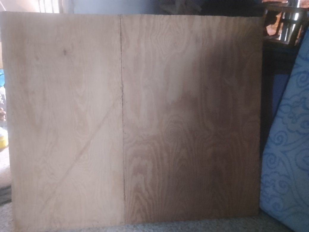 تخت بدون ملحق مالو فقط كشن و دوشك سبرنك ضغط عالي للبيع ب 40 الف لتواصل ***********
