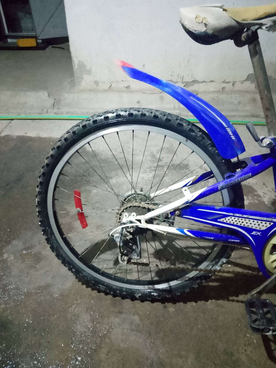 السلام عليكم 
بايسكل باله للبيع (اعتذر على المراوس❤️🌹)
 
حجم 24 

صطابات شغاله خلفي أمامي 

كير يحتاج فقط قمجه 

بايسكل بلادي شرط لا معوج شاصي ولا مزنجر 

تايات جديده 

جوابه جديده 

طفاريات بلاديه 

حمايه زنجيل 
فسفورات + لايت في التاير

سعر 60 وبي مجال للشراي 
مكاني موصل جانب الايسر شقق الخضراء


**إذا كنت صاحب هذا الإعلان وتريد حذفه لأي سبب، رجاءا أرسل رسالة إلى الدعم الفني**