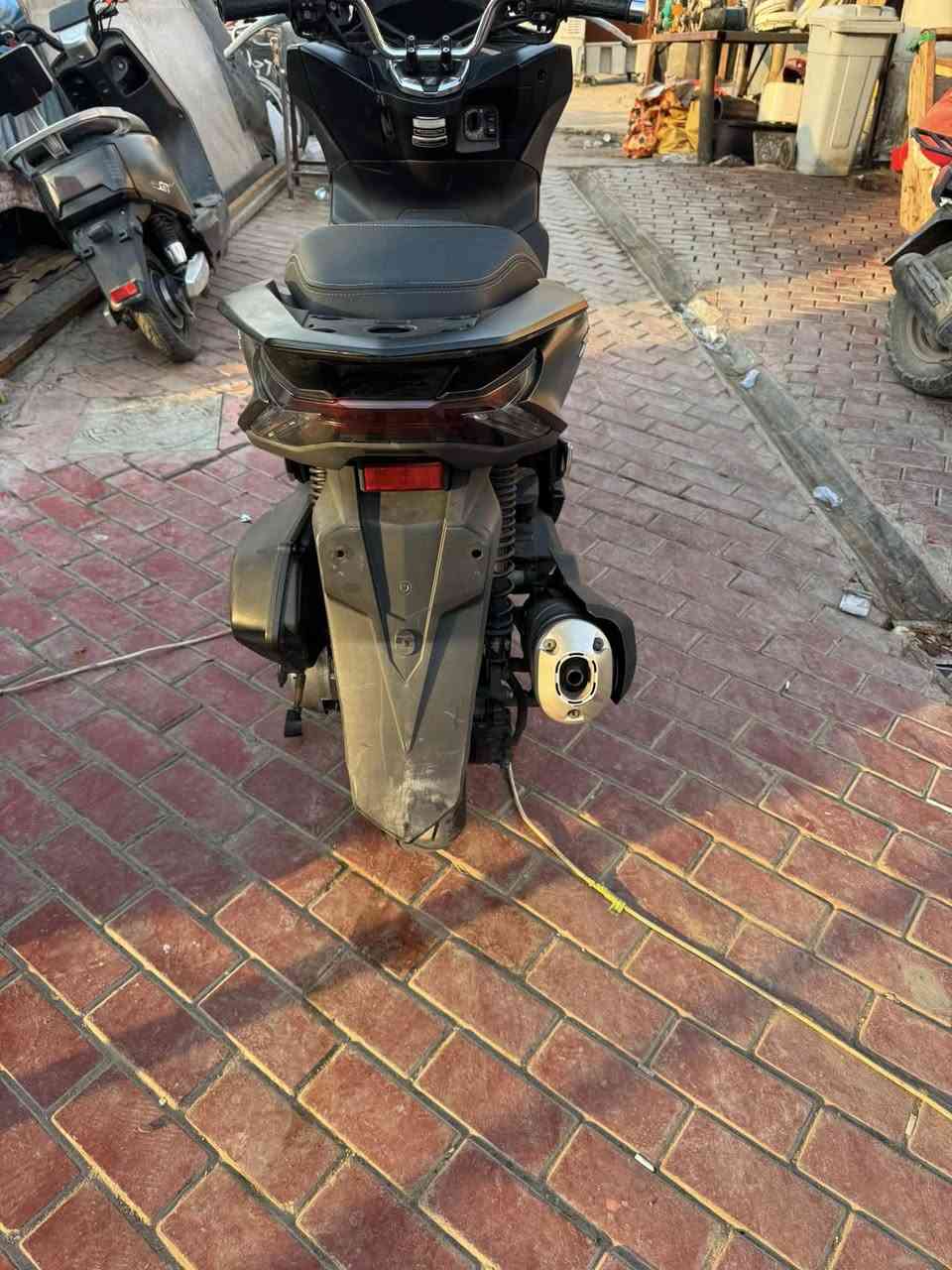 سلامن عليكم عندي دراجه للبيع pcx جيل 4
دراجه ماليزي مال رمبه كفاله عامه صاله 11 يوم من نازله سعر 16 وبيه مجال لشراي فقط مكان لدراجه مدينه الصدر 
***********
