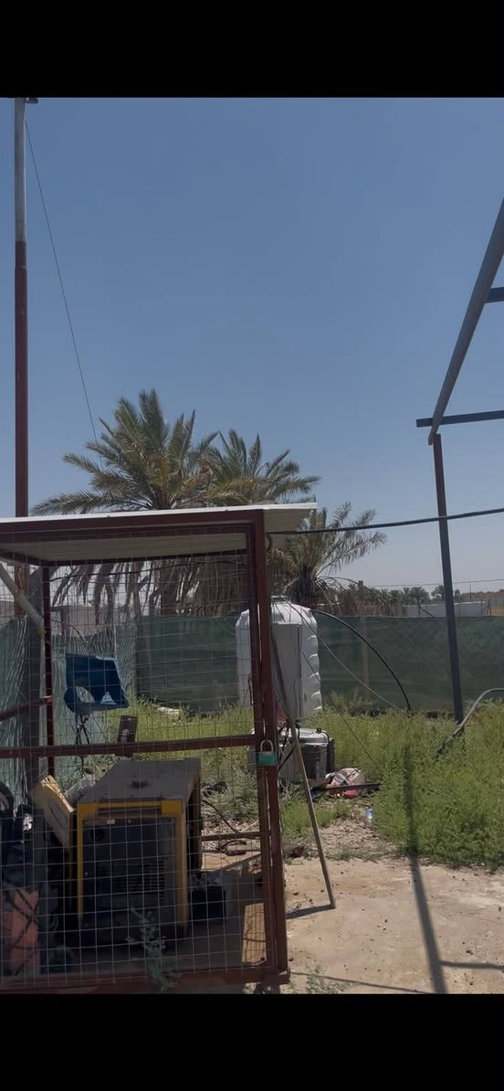 للبيع: أرض زراعية متكاملة الخدمات في أبو غريب
فرصة ذهبية للمستثمرين والراغبين في امتلاك مزرعة جاهزة في موقع استراتيجي.
 الموقع: أبو غريب، منطقة الشيحة، قرب مركز عكركوف.
 المساحة: 1 دونم (2500 متر مربع).
 نوع السند: طابو زراعي.
 مميزات الأرض والمزرعة:
 كهرباء: مجهزة بمولد كهربائي قوي (30 أمبير).
 مياه: متوفر مياه إسالة حكومية.
 بئر ارتوازي: الأرض مزودة ببئر ماء خاص لضمان استمرارية السقي
 الخدمات: المزرعة مجهزة بكافة الاحتياجات اللازمة للعمل والزراعة
 مباشرة 
ولاارض مزروعه اجود انواع النخيل .
هذه الأرض مثالية للاستثمار الزراعي أو كاستراحة عائلية متكاملة الخدمات.
علماً الارض مجازة رسمياً
اللاستفسار
***********
