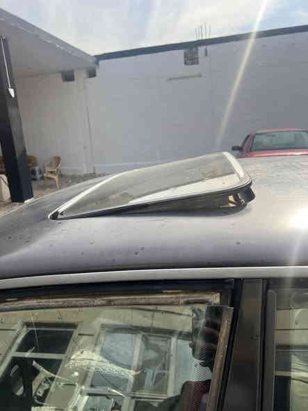 صدر طخم تاير جديد كير شرط محرك 20 

رقم دولي جديد بسمي شرط التحويل سنويه ل30

مكان السياره كياره 

*********** السعر 26 وبيها مجال
