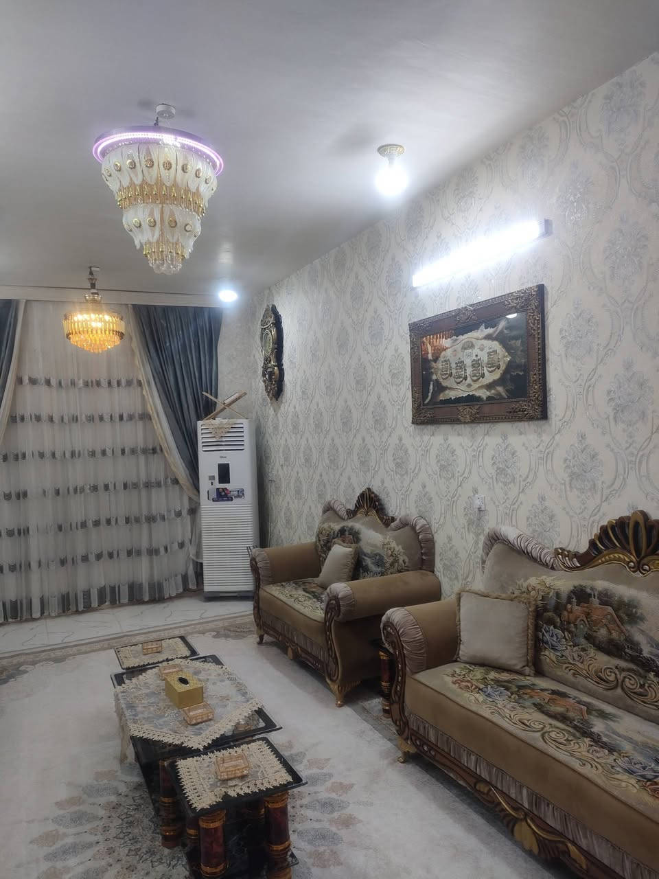 السلام عليكم
اللهم صل على محمد وال محمد 
بيت للبيع بالكوت جديده شارع مجلس بلدي الكوت جديده او شارع المختار
 مساحه 210 متر يتكون من طابقين اربع غرف نوم استقبال صاله مطبخ بيت جاهز السعر 110
للاستفسار ***********
