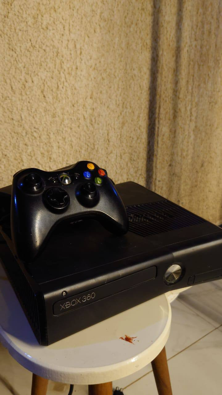 ‏اكس بوكس 360 سلم نظيف 
‏كامل ملحقات جوستك واحد بدون نقص 
‏يحتوي على8لعبه من ضمن الالعاب :
‏#جي تي اي 5 
‏#كيل اوف ديوتي بلاك اوبس
‏
‏#لعبه سيارات Blur 
‏#لعبه tekken6
و‏هواي العاب قوية 
‏
‏السعر؛ 130بيه مجال

رقم التلفون واتساب: ***********

متوفر توصيل محافضات
