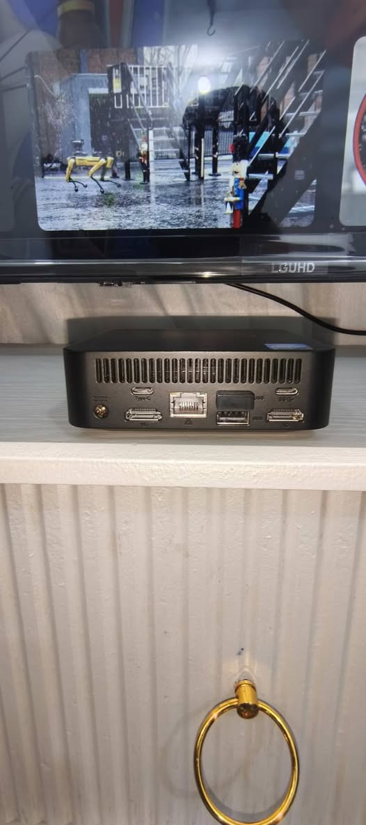 كمبيوتر مكتبي للبيع بحالة ممتازة نسبة النظافة 99%
🔹 المعالج: Intel Celeron N5095 بسرعة 2.00GHz
🔹 الرام: 16 جيجابايت RAM
🔹 كرت الشاشة: Intel UHD Graphics
🔹 التخزين: SSD بسعة 2 تيرابايت
🔹 النظام: Windows
🔹 الحالة: يعمل بشكل ممتاز وسريع
🔹 مناسب لـ: العمل المكتبي، التصفح، الدراسة، مشاهدة الفيديو
💾 التخزين كبير وسريع (SSD)
⚡ الرام 16GB تعطي أداء جيد في تشغيل أكثر من برنامج
العنوان ميسان قرب كراج بغداد 
📩 للاستفسار أو الشراء تواصل خاص


**إذا كنت صاحب هذا الإعلان وتريد حذفه لأي سبب، رجاءا أرسل رسالة إلى الدعم الفني**