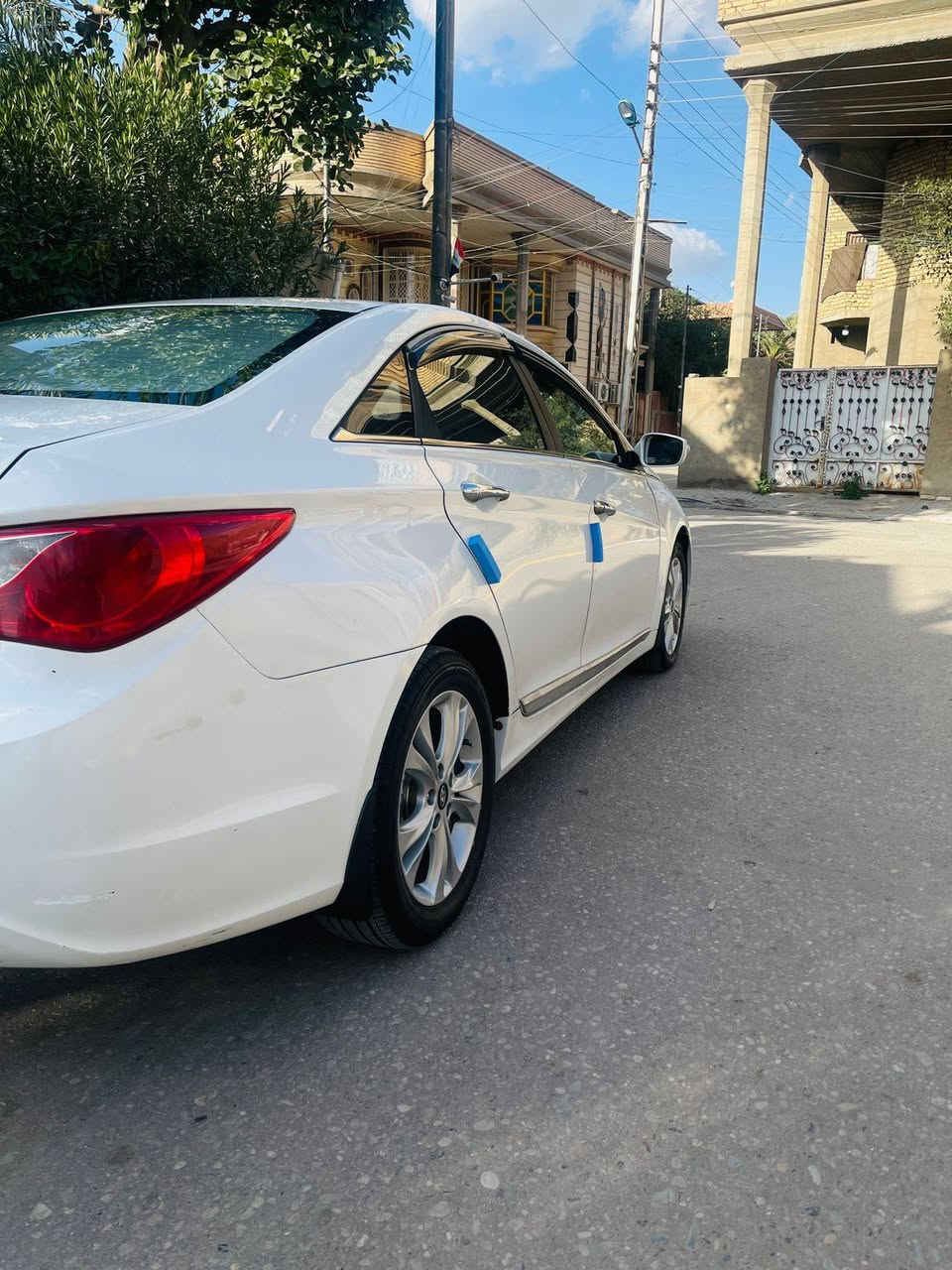 سلام عليكم سياره سوناتا 2013 خليجي رقم بصره دولي هزه وسنويه جديدة
السيارة مكفوله كفاله عامه من الضربه والصبغ والتبديل 
السيارة جاهز من كلشي شاشه كامره تخم تاير تبريد تدفئة 
حداديه مكينه وكير مكفولات علبلاد سياره ماشيه (200)
السعر 129$ وبيها مجال بسيط العنوان بصره قضاء المدينة 
لاتصال (***********) علمن ان سياره جديدة
