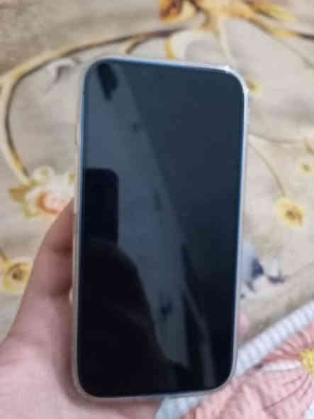 السلام عليكم ايفون 13 عادي الجهاز كامل مابي اي خلل صوره فحص الحاسبه امامكم بطاريه77  والضربه واضحه بالصوره الجهاز مغلف حراري  السعر 380 رقمي *********** بي واتساب المكان بابل محاويل
