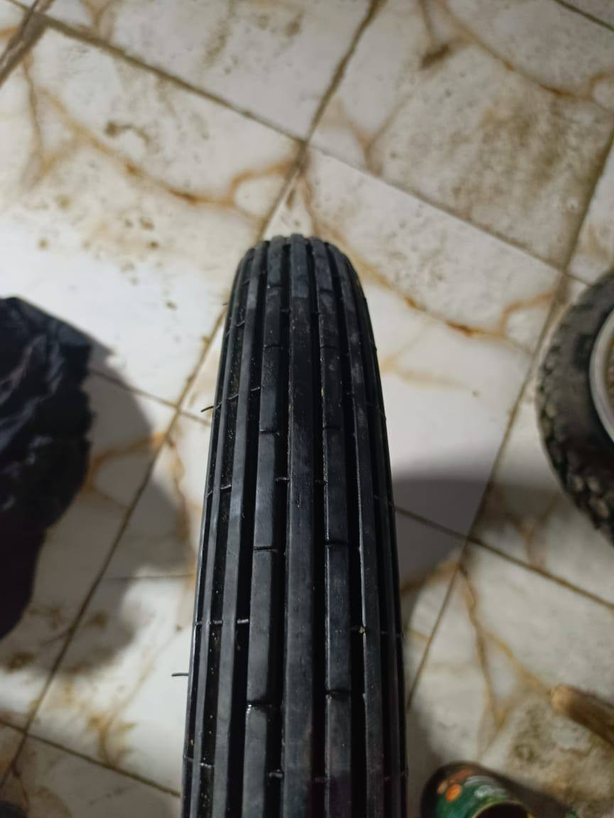 سلام عليكم وياله و تايرات مال سيڤان دبل سيم تايرات جدد الامامي كلشي ما بي و الخلفي عوزه نفخ او رگعه سعر خاص مكاني شارع الگوام ***********
