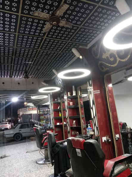 السلام عليكم ميز حلاقة  نضيف كلش  خشب درجة اولى 3 مريالت رتفاع فوك2متر  طول تقريبن فوك الاربعة  ويضغر  يرهم صالون نسائي
بسعر مناسب 400وبي مجال بسيط
مكاني بابل حصوة سكندرية
***********
