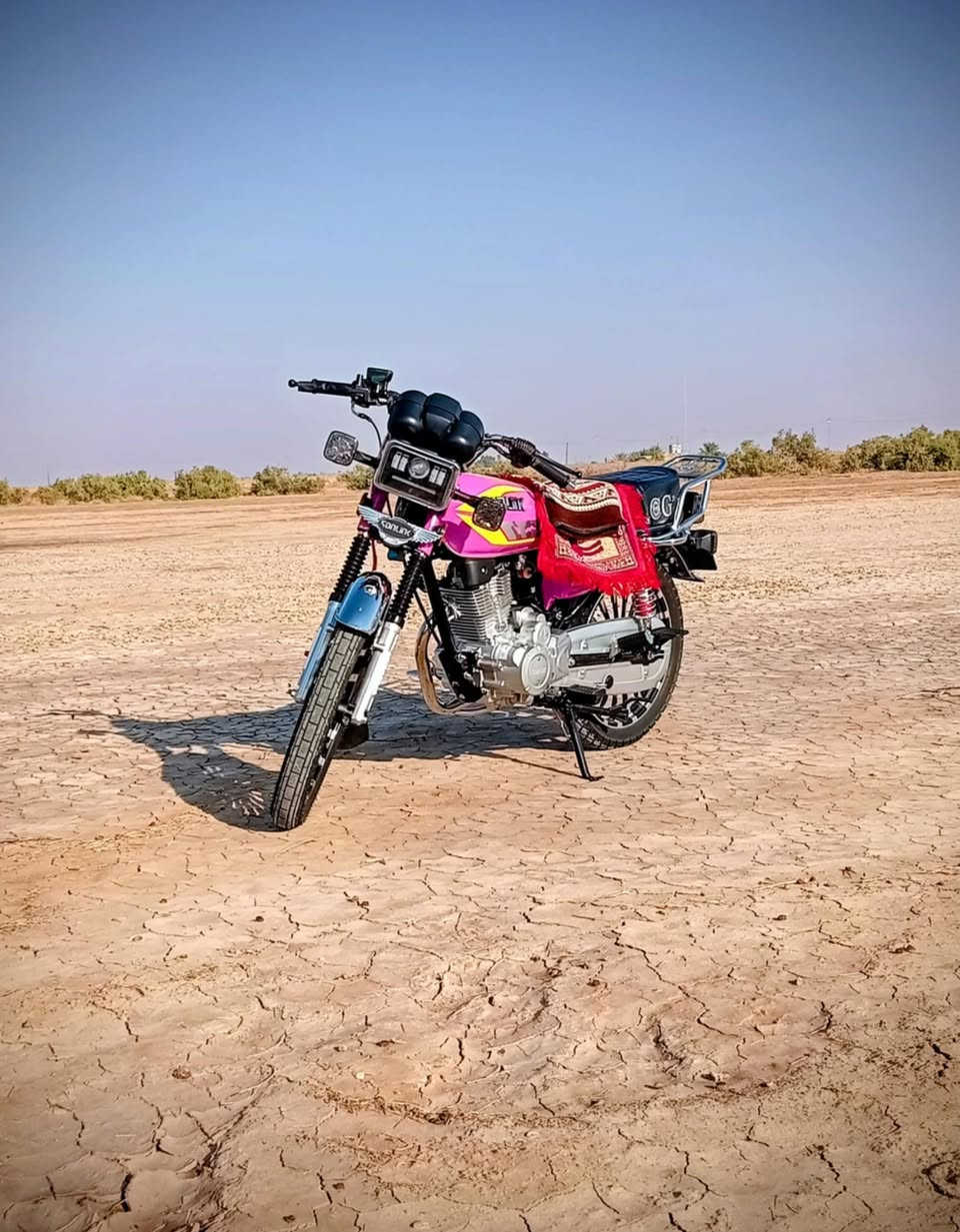 سلام عليكم  شباب دراجه سيقان للبيع سونك محرك مكفول كفاله عامه  شرط تجي ما تلكه أي نقص اخذتها من حمد صقر قبل ٢٥ يوم  سعر 850 بيهة مجال حك جيتك بياع شراي لا تخابر. ***********
