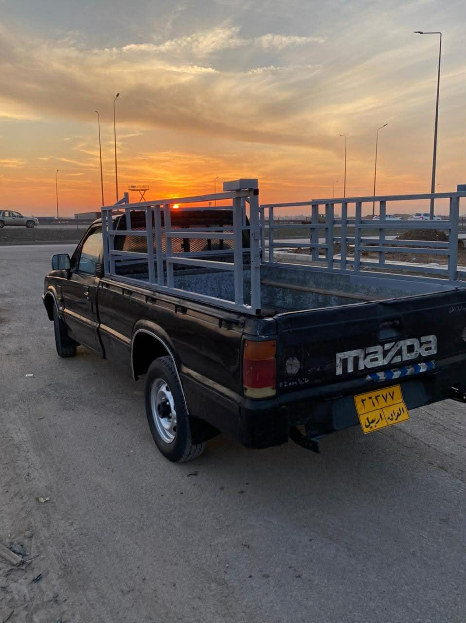 پیکاب مازدا تاک مۆدیل ١٩٩٠ لیدانئ هیج نیە بەس ماشەللەی دەوی زۆر خاوین مایتەوە گیری بەشەرتە مەگینەی سەرفی هەیە  ئەکسلی بەشەرتە بەناو کردەن بەشەرتە 
*********** نرخ٣٥وەرقە
