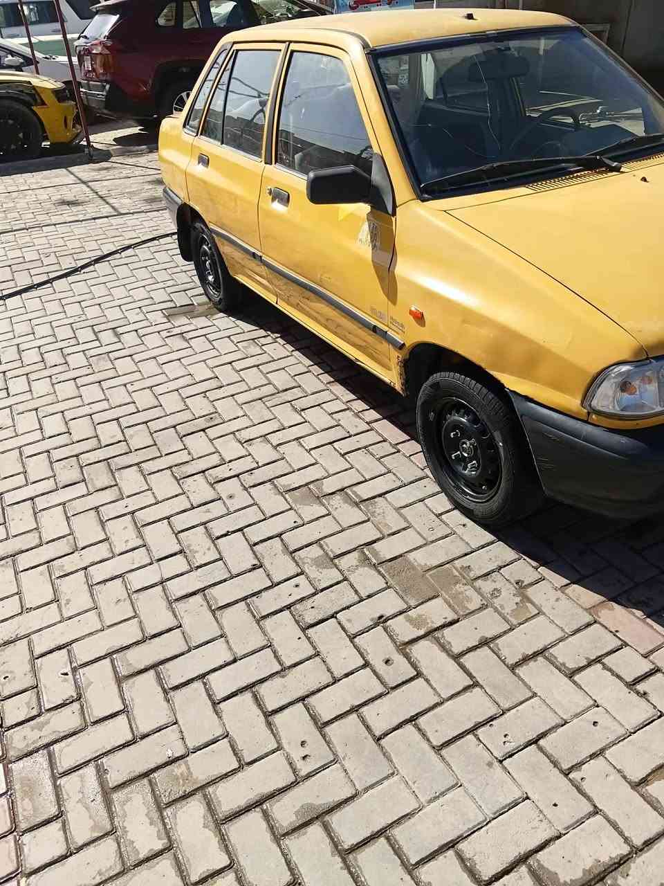 سلام عليكم سايبه للبيع موديل 11 رقم الماني مميز هيئه وغرامات مصفره سياره نضيفه لا ضربه ولا تبديل بس طخات بصيطه جاملغ الخلفي وجاملغ امامي شواصي مكفوله كير مكينه صدر امامي خلفي تخم تاير كهربائيات دواخل كله جديده بيه خياسات بصيطه السعر ٢٤ وبيه مجال العنوان الدوره ابو دشير ***********
