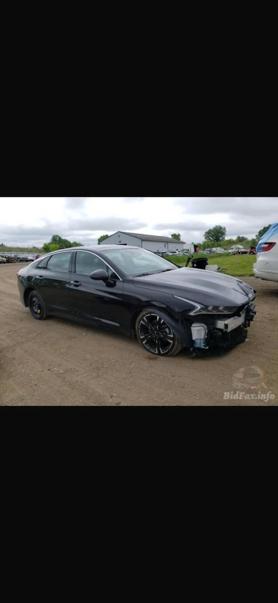 K5 GT Lien
موديل 2022
فول مواصفات 
مواصفات الجيتي لاين المعروفة 
ماشية 68mi
حادث امريكة بل منشور وبل عراق صاربيهة بارد بل باب العكس السايق الورة 
سيارة حلوة ونضيفة ومناقصهة ايشي 
السيارة رقم اربيل 
عنواني بغداد
السعر ١٨٥ وبيها مجال رقم الهاتف ***********
