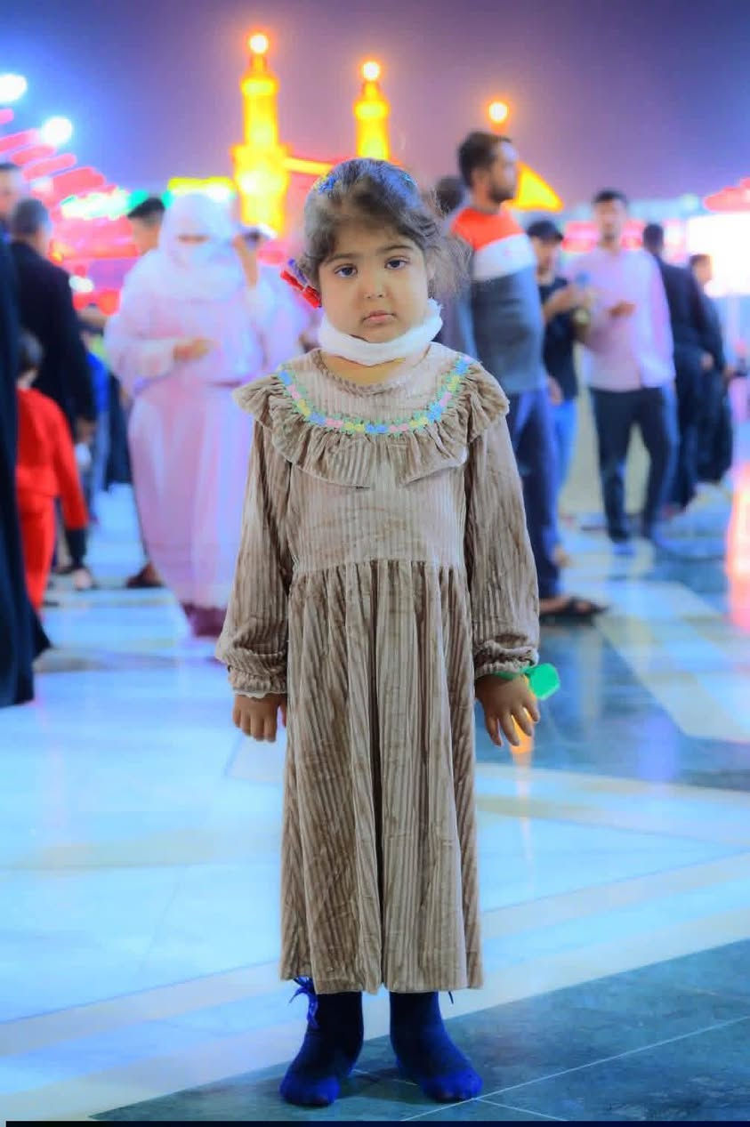 نداء استغاثة: أنقذوا براءة طفلتنا

(نرجس ابنة المجاهد موسى غازي )

للتبرع

رقم الهاتف: [***********] زين كاش

1169500996 ماستر كارد

*********** الاتصال لاستلام التبرعات من أحياها فكأنما أحيا الناس جميعاً

إلى كل قلب ينبض بالرحمة إلى أهل المروءة والشهامة إلى كل شريف وغيور نضع بين أيديكم قصة طفلة بريئة ذبلت زهور طفولتها أمام وطأة

(الفشل الكلوي)

هذه الطفلة اليوم لا تطلب شيء بل تطلب حقها في نفسِ بلا ألم وجسدٍ بلا تعب وبينما هي تصارع المرض بصمت

والدها يقف مكتوف الأيدي يراقب فلذة كبده تذبل أمام عينيه فهو يعاني من ضائقة مالية شديدة تجعله عاجزاً حتى عن توفير أبسط متطلبات العلاج فكيف بتكاليف عملية جراحية باهظة الثمن التي هي طوق النجاة الوحيد لهذه الطفلة

، نحتاج وقفتكم

اجعلوا من هذه الحملة حياة جديدة لها ولعل دعوة صادقة من قلب هذه الطفلة أو دموع فرح من والديها تفتح لكم أبواب السماء نحن اليوم لا نطلب تبرعا فحسب بل نطلب حياة لها نناشد كل شريف وغيور ومؤمن نناشد من يبتغون مرضاة اللّه بالتبرع والمساهمة .

المبلغ كبير لكنه ليس كبيراً على كرمكم وتكاتفكم.

مساهمتكم مهما كانت بسيطة هي نبض
