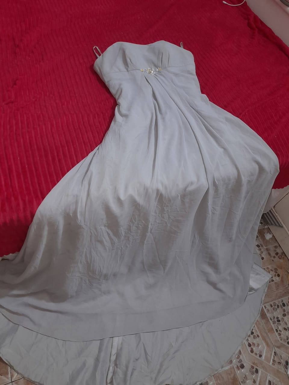 فستان للبيع  يلبس وزن 60 و65 سعره 15 مكاني كربلاء العسكري ***********
