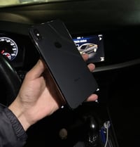 اكس ماكس  ذاكرته 256  بطاريته 100  مبدل فقط بطاريه   بصمه وجهه لاتعمل ...