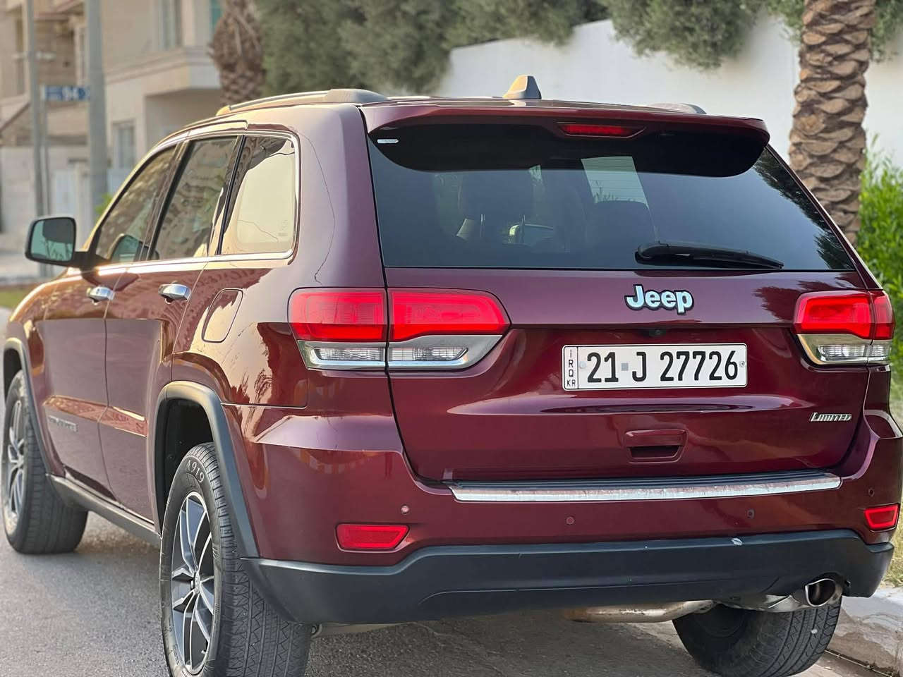 السلام عليكم جيب شيروكي امريكي  لمتد 2017 كلين داخله 
حجم المحرك : V6.  3.6L سلندر
المسافه المقطوعه : 80 ميل

ضرر السياره : كلين كلين داخله بيهه بارد بل جانب سياره جاهزه وجديده  مال جناي 
                   
#المواصفات 
بصمة
بانوراما 
تو ويل  . 

شاشه كبيرة  
نظام الخرائط (GPS) .
ستيرن كهربائي .    
تشغيل عن بعد .
صندوق كهربائي ..
حفظ وضعيات الجلوس (ميموري) . 
المقاعد الأمامية كهربائية .... 
حساسات أمامية . 
حساسات خلفية . 
كاميرا خلفية .
مرايا متحسسه للضوء العالي . 
مانع تصادم خلفي .
بلوتوث تلفون . 
محدد سرعة . جنطة كهرباء تشغيل عن بعد
نظام التشغيل والاطفاء الاوتوماتيكي 
رقم سياره سليمانيه باسمي سنويه لسنة 30 هزه جديده مداور اتريد او وكاله حاظر 
مكان السياره : ميسان 
سعر السياره 230 
☎️ ***********وات ساب متواجد 24 ساعه تحياتي
