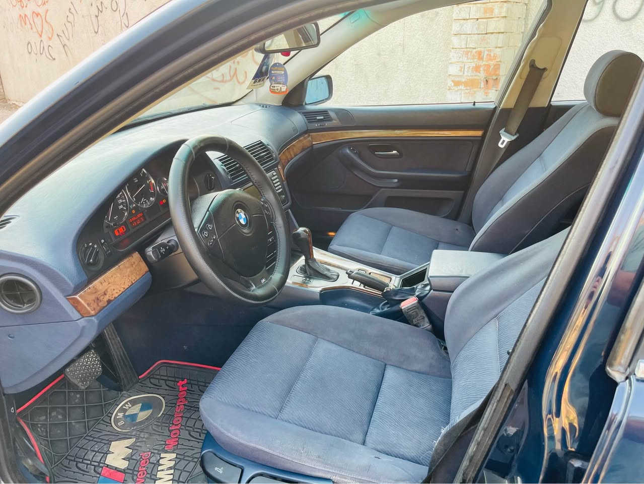 BMW 525 
مەکەی کراوە بە 530 
3 پارچە بۆیاخی ئەوروپا 
مۆدیل ٢٠٠١ بیلاد گێڕو مەکینە بە شەرتی ١٠٠ فیتەر چرکەو ١٠٠ دۆلار ببڕە 
فول تۆماتیک نەس سلاید نیە ماشەڵا لە قوەت و نەرمی بێ مەسروف ڕەقەمو سەنەوی تازەیە تا 2029. کوشن هیتەر تەبرید ساردو گەرم بە شەرت لەگەڵ سویچ سەیارەکە ئەوروپیە کراوە بە ڕەقەم ٢٠١٩ داخڵ کراوە 
٤ تایەو ویلی تازەی لەسەرە بۆ مەسروف مەگەڕێ  
نرخی: ١١٨ گەڵاو مەجالێکی برایانە کۆبۆنی بەنزینیشی هەیە 
ناونیشان : کەرکوک 
ژمارە موبایل: ***********
 مشتەری نیت سەرمان مەیەشێنە Singapore
