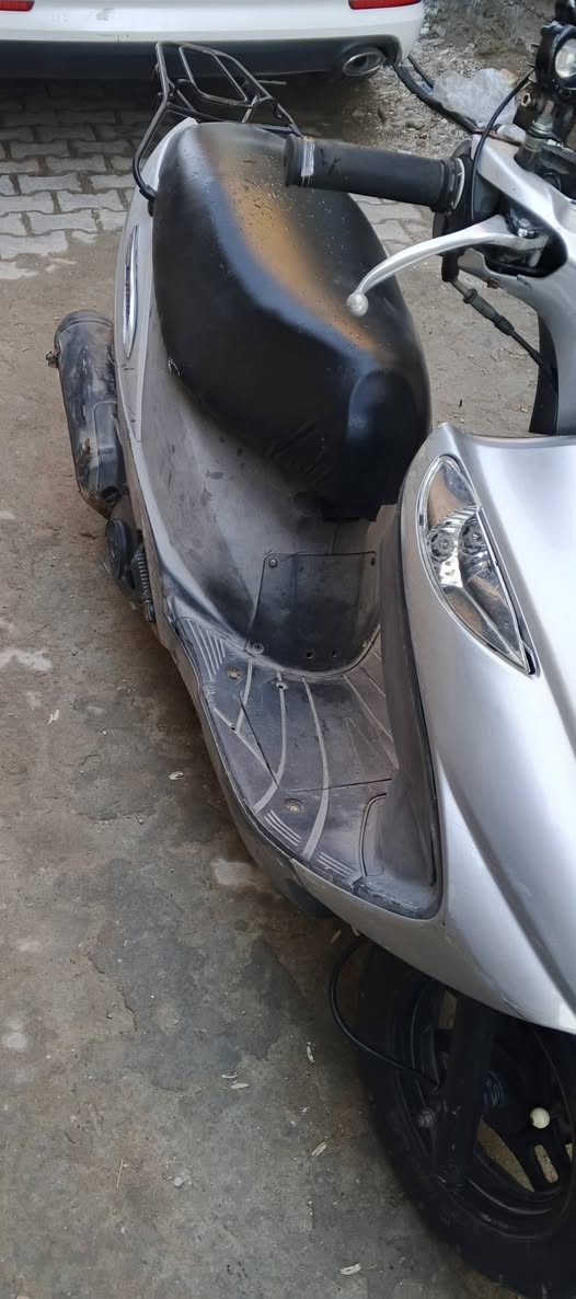 ادرس ياباني للبيع مكينه بلادي ما مفتوحه  شلعه ومعدل بيها بدايه خيط بخار دخانه قليله كهربائيات كلها شغاله رايدها ب 250 مكانها بغداد المحموديه ***********
