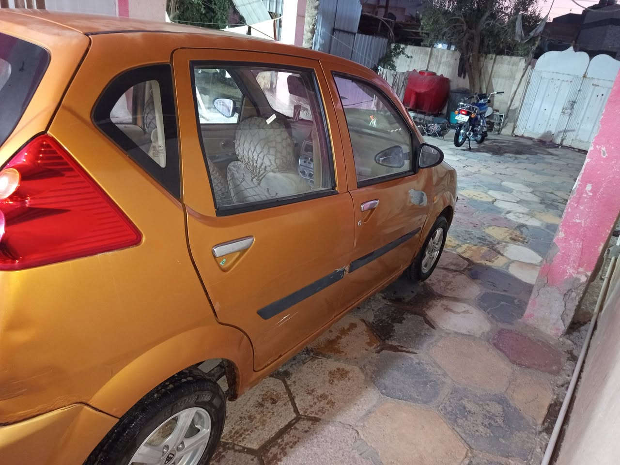 سيارة هافي لوبو صيني ٢٠١٣ بدون رقم (الشركة العامة للسيارات ) مكفولة من الضربة ومحرك وكير مكفولات ، بيها خياسات ،العنوان حله مركز مدينه رقم الهاتف ***********
