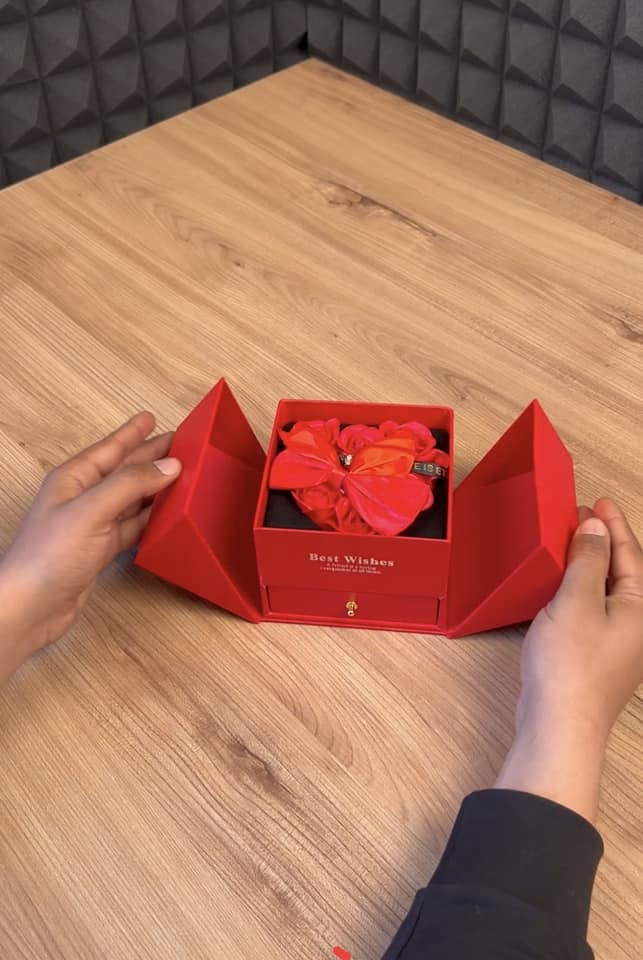 إذا تدور على هدية أنيقة وفخمة بسعر مناسب، هاي الهدية هي الاختيار المثالي. 🌹✨

💝 بوكس هدايا فاخر 🌹 ورود أنيقة 💎 قلادة بتصميم راقي 🎀 تغليف مميز جاهز للإهداء

🚚 توصيل إلى جميع محافظات العراق 📞 للطلب والاستفسار: ***********

🏢ـــــــــ& مخــــازن الشـــــورجــه &ـــــــــ🏬
