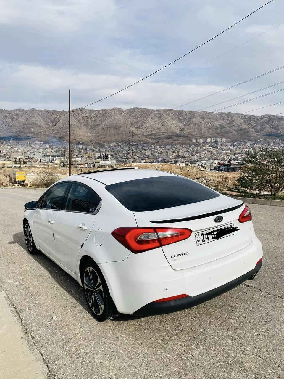 سيراتو 2013بيها 3قتعه بئ دون داخل بئ دون ايرباك سياره رقم سنويه جديد سياره فول فول 4تايرات جديد گير محرك بشه  رد سعر 115$رقم ***********
