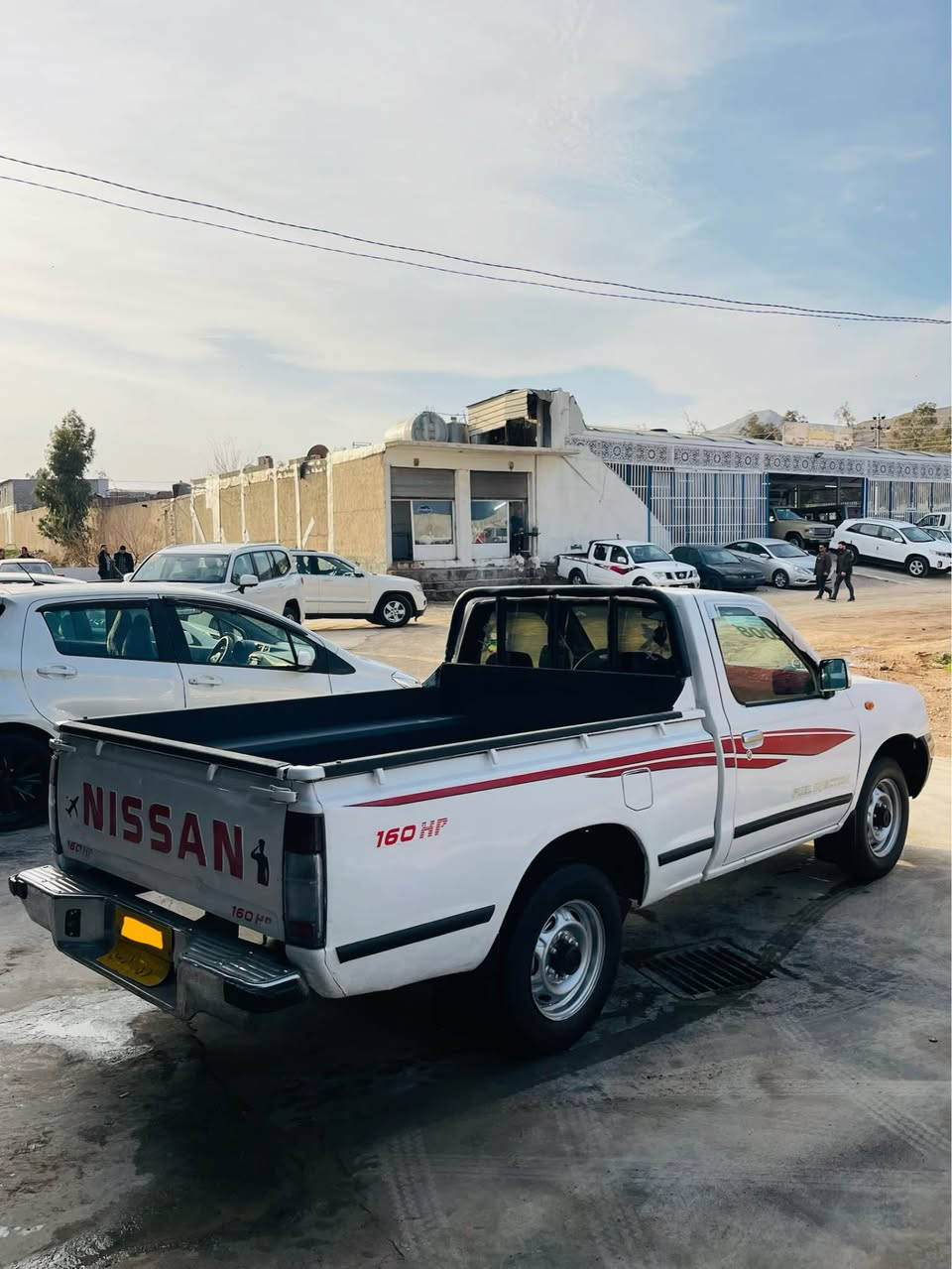 نيسان تاك  2008 گیرومکینە و تە بریت و تە  قە ورە قە بە شەرت   بویاخ ١ پارجه و نيو ي  بویاخە  سەنه ويتازه به سه ر جوه  ٤تایە ویلی نویە هیج مە سروفیکی نیە مالی دوستە دە عامی بو دە عامی بە شەرت سە یارە کە زۆر خاوینە كويسينجاك, أربيل
