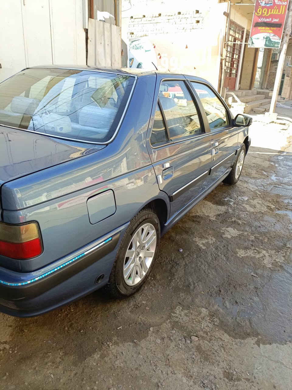 السلام وعليكم بيجو بارس 25
ماشيه 20 غاز بانزين السياره مكفوله عدا الطخه الموضحه  مكاني بغداد ***********
