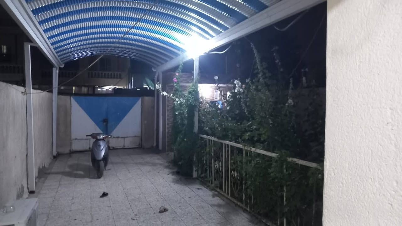 بيت  للبيع ٤٥٠م في الحسين القديم قرب حلويات الحمداني وخلف محو الامية (وسائل التعلمية)
***********

