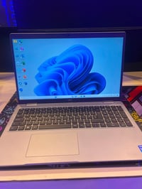 Dell Latitude 5520 • i5 الجيل 11 • 16 جيجا رام
