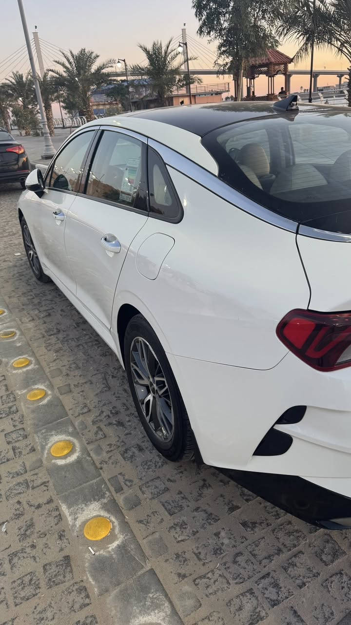 السلام عليكم كي فايف مديل ٢٣ خليجي ماشيه ٦٠ الف فول موصفات بيهه pdr ثلاث اماكن 
مكاني بصره 
***********
