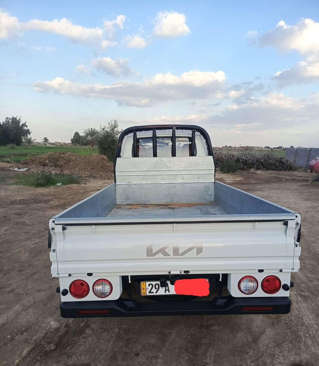 للبيع كيا حمل موديل 25 كفالة عامه ماشيه 28 ألف رقم واسط سيارة جاهزه من غلاف بدي و دوشمه و أرضيات جلد دبة ماء صندوك عده و دعاميه خلفيه أم الشاره فول سستم العنوان ذي قار قضاء الفجر موبايل *********** السعر يم صاحب الرقم أنا مكلف بالنشر
