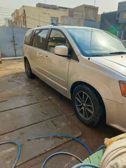 السلام عليكم دوج كرفان ٢٠١١ أمريكي بدون حادث كلين بيه فقط كلير جاملغ خلفي السياره فول لمتدد بغداد بسمي السونر موجود بصور كير محرك بحاله جيده مكان السيارة بغداد الغزالية السعر ١٣٢ مع مجال اتصل على صاحب السيارة *********** مكلف بنشر ممنون
