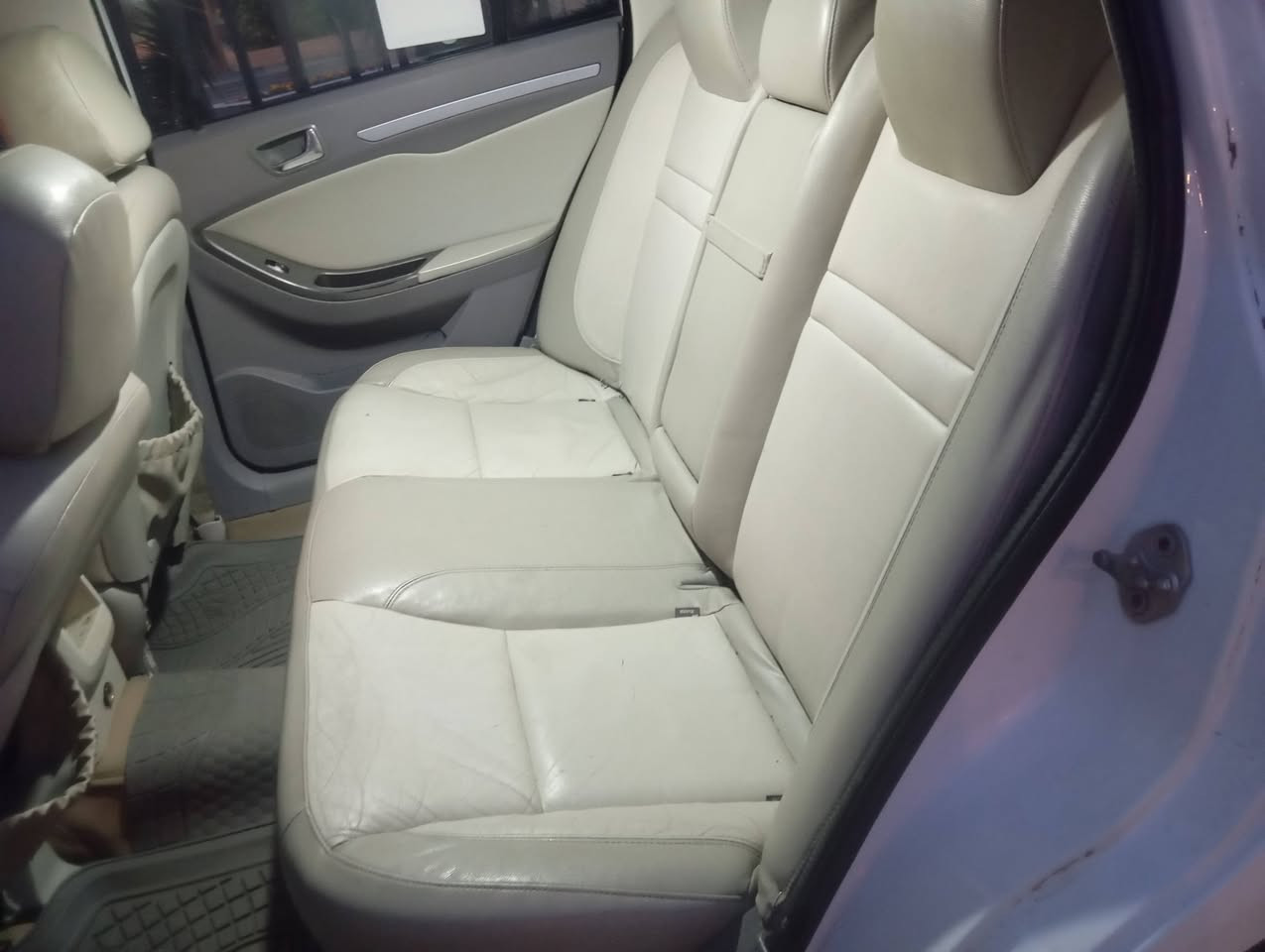 السلام عليكم
للبيع شيري استر انيو 
 موديل 2014 رقم اربيل 
دولي ابشرط تحويل ثاني يوم
السياره ابسمي اني 
سنوية جديده 2030
هزه جديده 
 السياره كفالة بلادية 
 بدون صبغ وتبديل 
مواصفات 
سنتر لوك 
 كير محرك كورلة 2000
 لا صرف ولا بخار 
الايت زنون
فتحه سايدروف 
حدادية  جيده 
 تايرات جديده17 
المري كهرباء 
كشنات جلد
 تحكم كشنات 
مع تدفئه بكشنات
ويل كروم 17
تبريد غاز فقط 
العنوان بغداد 
الاستفسار الاتصال 
***********
@إشارة
