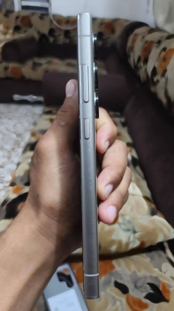 سلام عليكم 
للبيع S24 ألترا
 الون(تيتانيوم)
نظيف جداً ذاكرة 256GB ورام 12GB
 بكامل ملحقاته
  للتواصل والاستفسار يرجى التصال على الرقم 
***********
السعر:  مليون 150 الف
